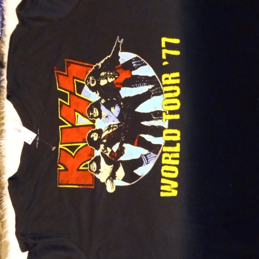 - Kiss t-shirt